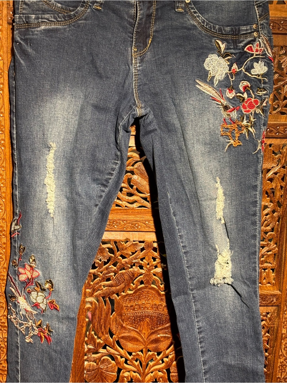 Wanna Betta Butt Blue Cropped Jeans with Floral Embroidery